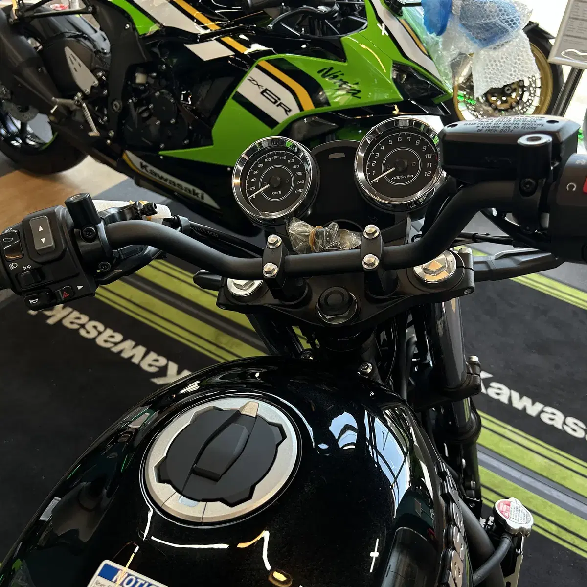 23년식 가와사키 Z650RS 블랙 신차 판매