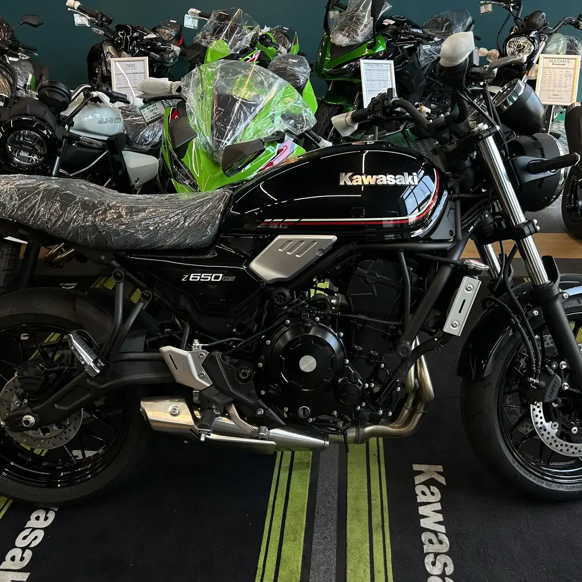 23년식 가와사키 Z650RS 블랙 신차 판매