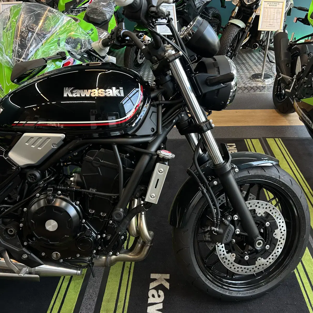 23년식 가와사키 Z650RS 블랙 신차 판매