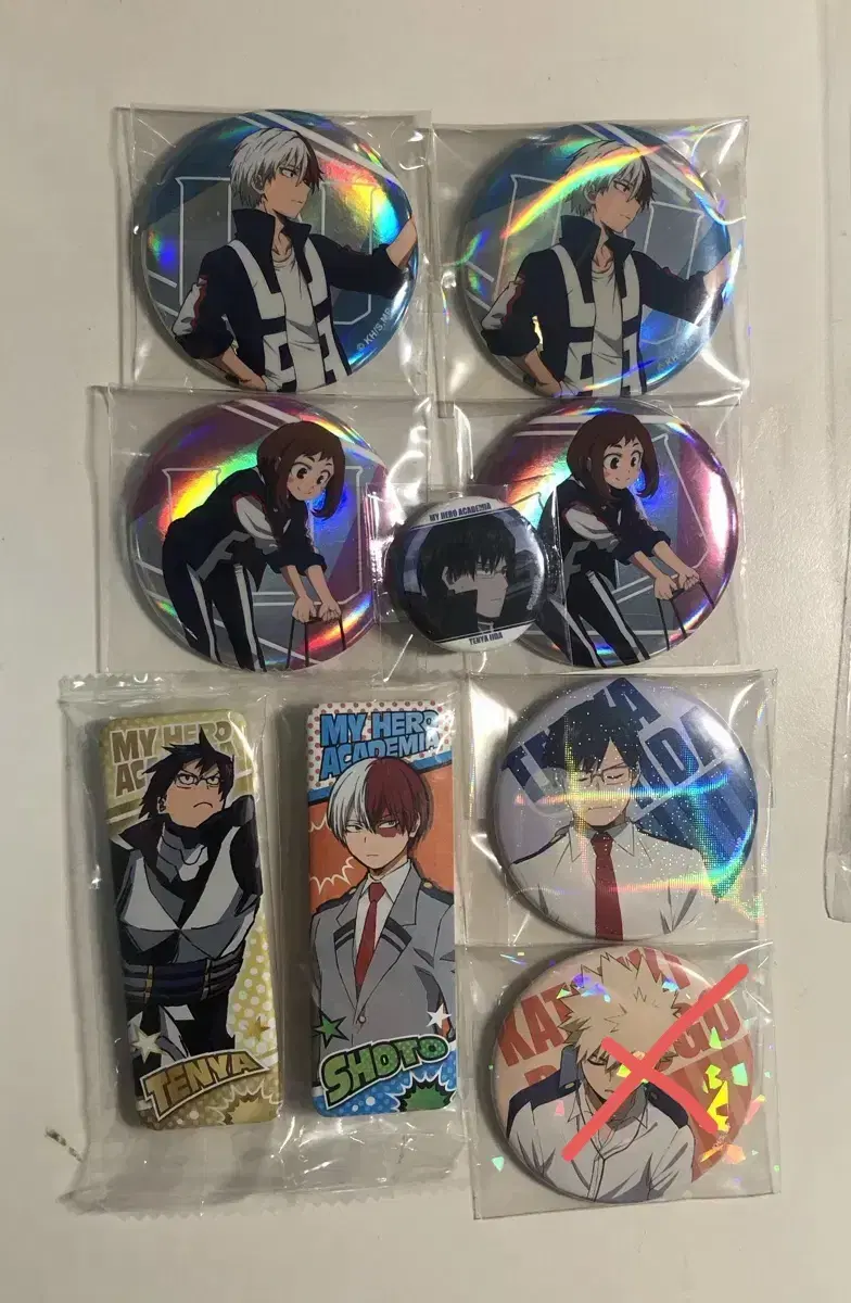 Hiroaka Nahia Badge wts Bakugo Todoroki Iida Ochako