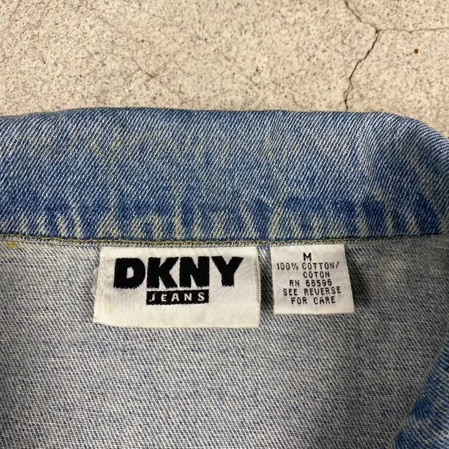 DKNY 빅로고 데님 트러커 자켓 (97)