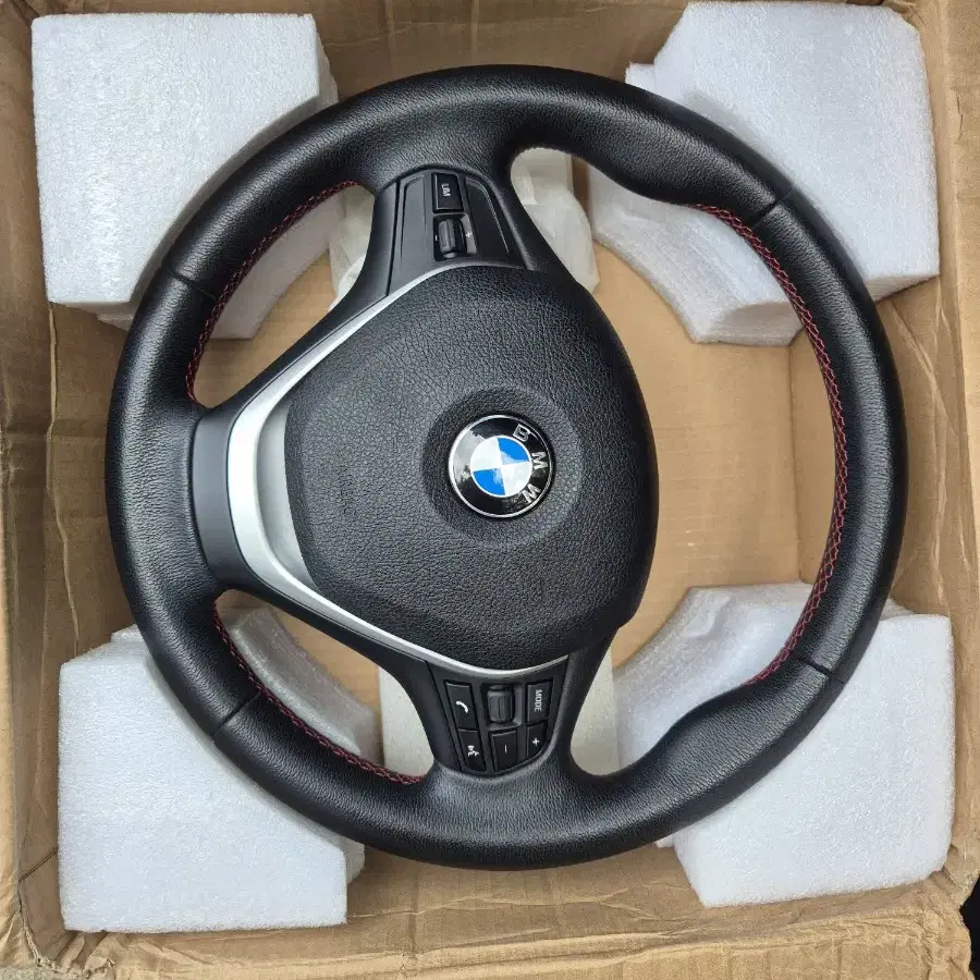 BMW F20 118d 스티어링휠