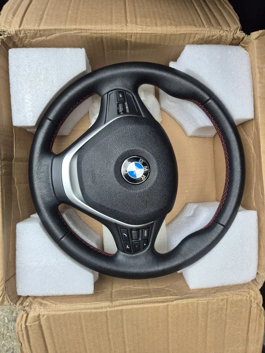 BMW F20 118d 스티어링휠