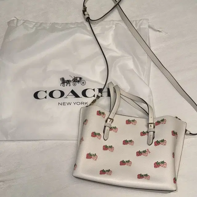 코치 딸기 크로스백 토트백 coach