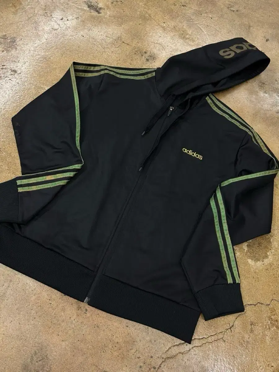 (Genuine/100) Adidas Zigzag Hoodie Zip-Up Jersey