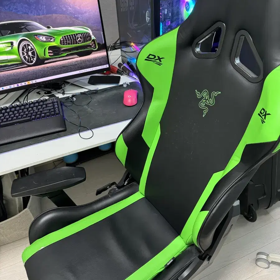 Dxracer 레이저 에디션 게이밍체어