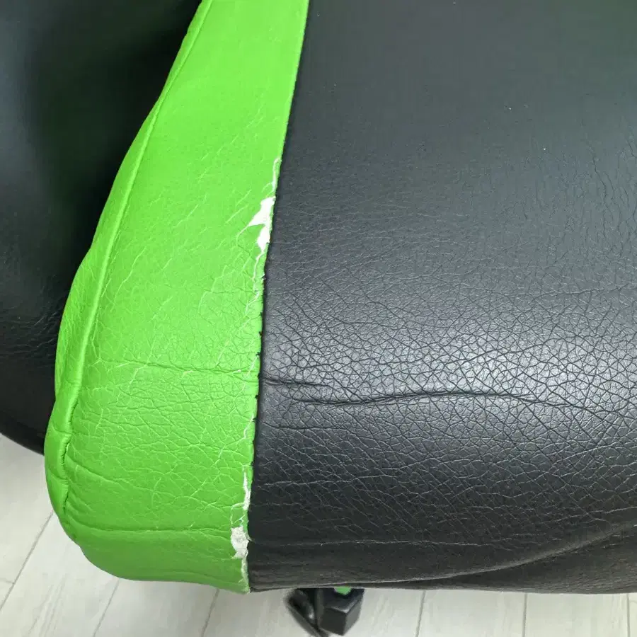 Dxracer 레이저 에디션 게이밍체어