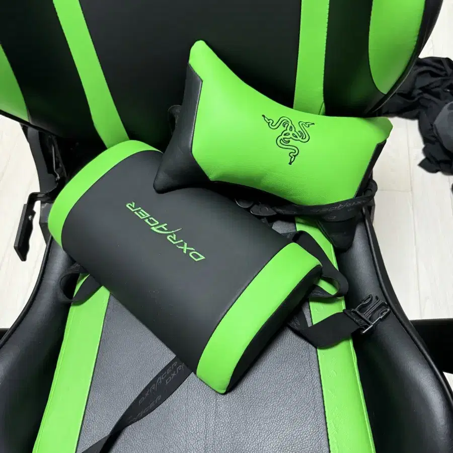 Dxracer 레이저 에디션 게이밍체어