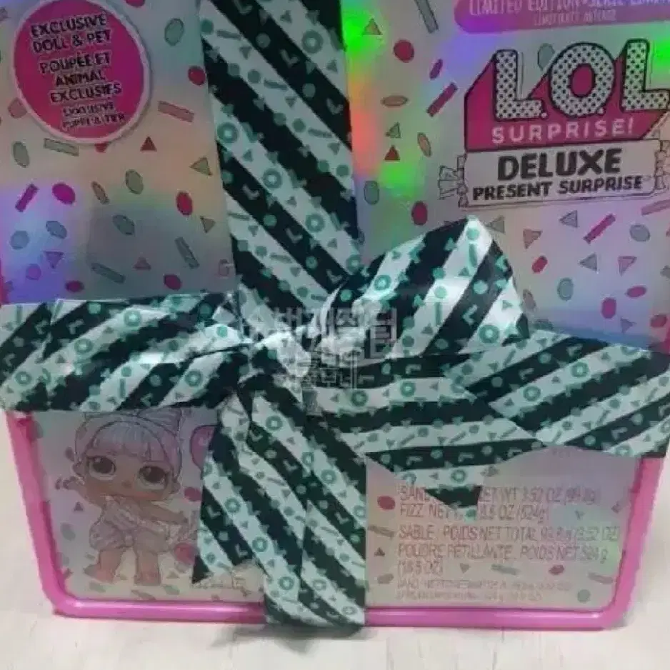 LOL  DELUXE  PRESENT SURPRISE