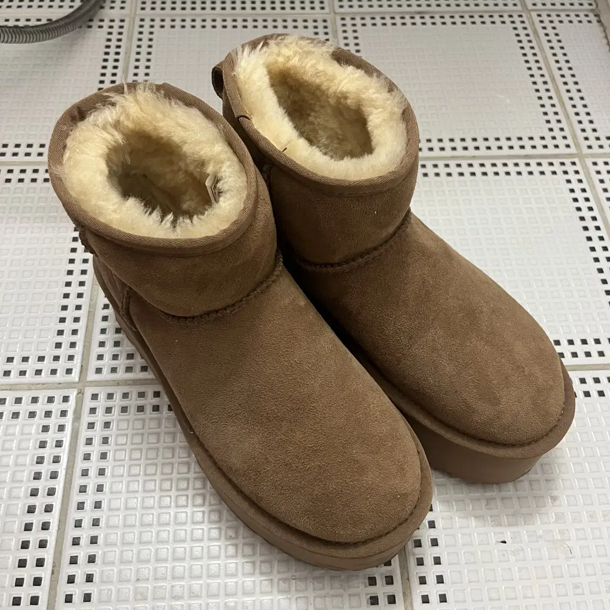 어그 ugg 클래식 울트라 미니 체스트넛 240 245