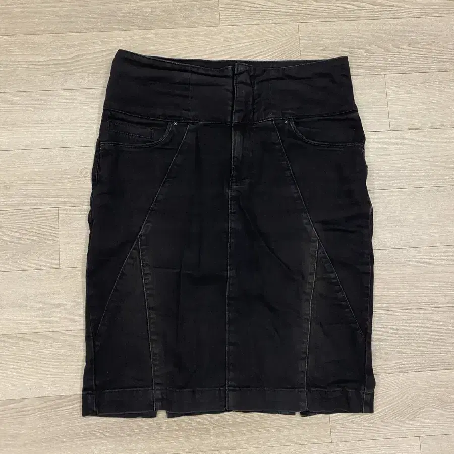 자라 zara 검정 치마 사선 디테일 블랙 미디 스커트 (M)