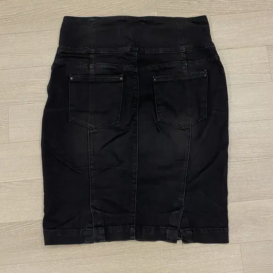 자라 zara 검정 치마 사선 디테일 블랙 미디 스커트 (M)