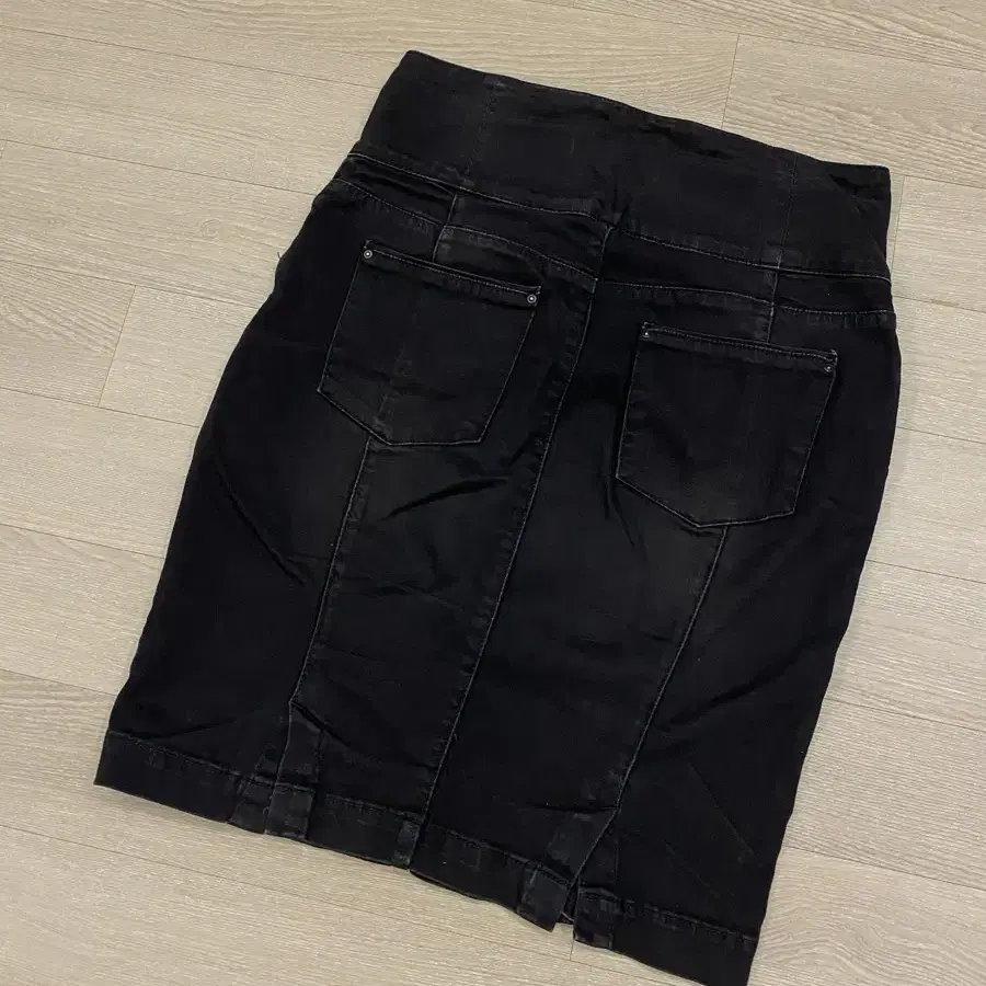 자라 zara 검정 치마 사선 디테일 블랙 미디 스커트 (M)