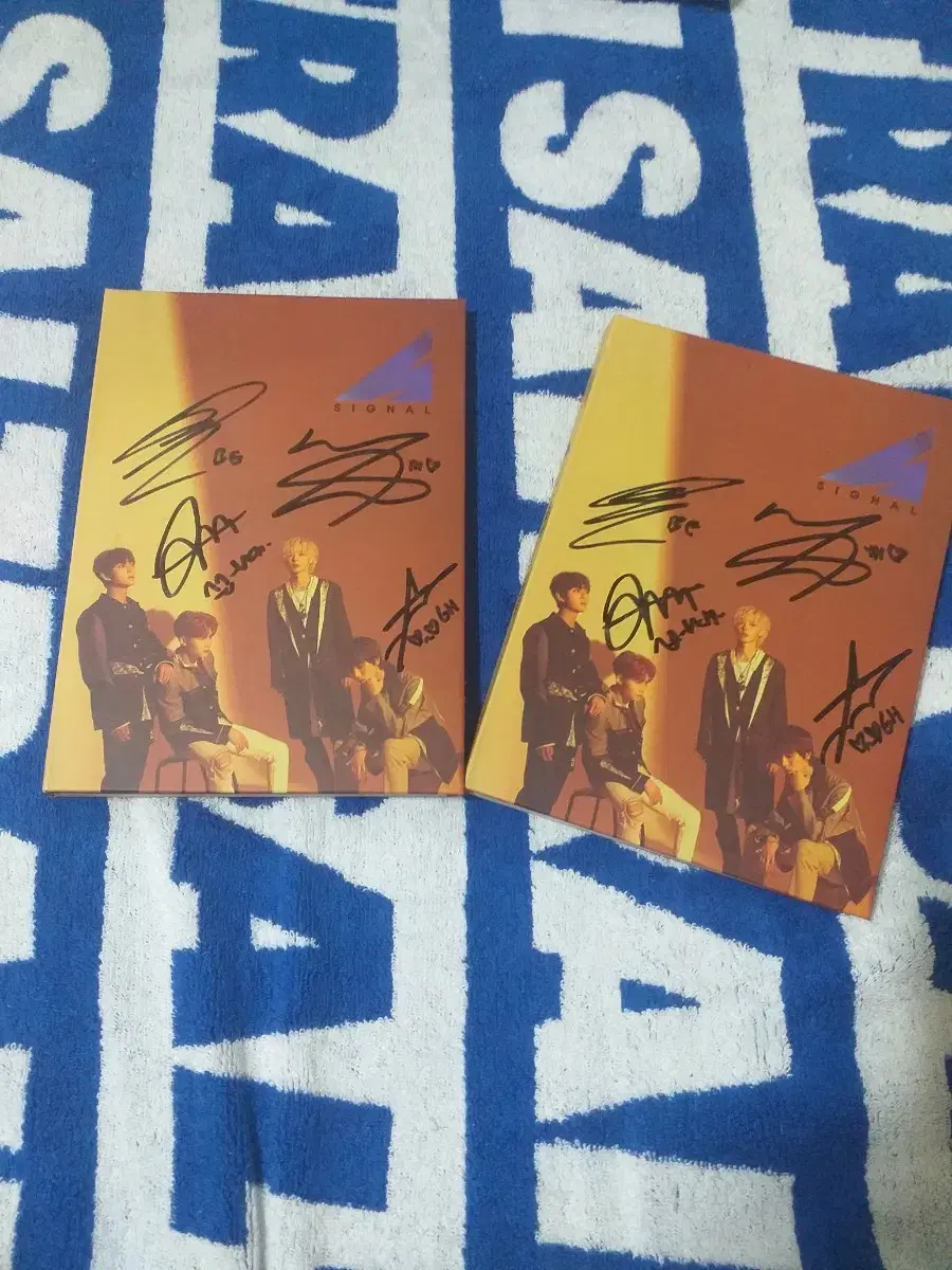 GroupSIGNAL2 autographed albums