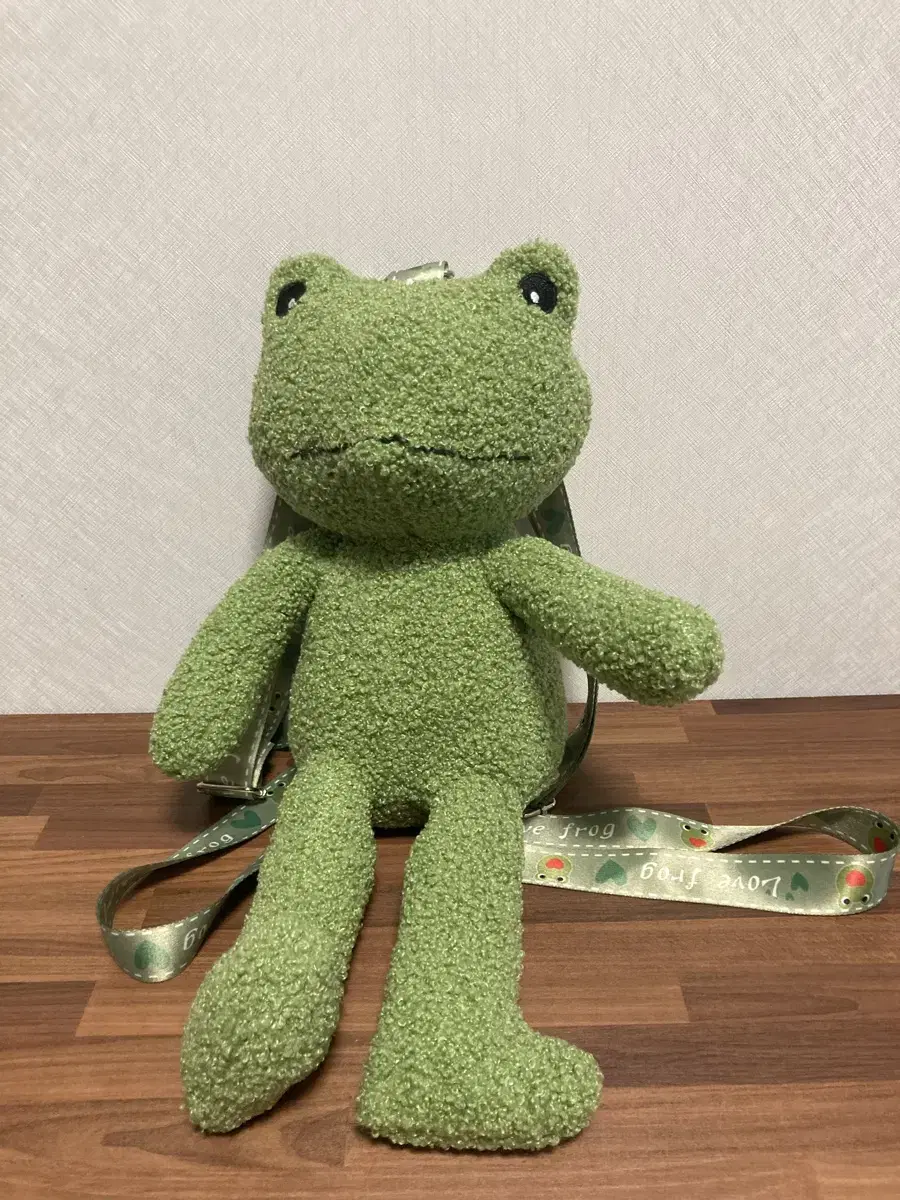 New) new jeans frog doll bag for sale