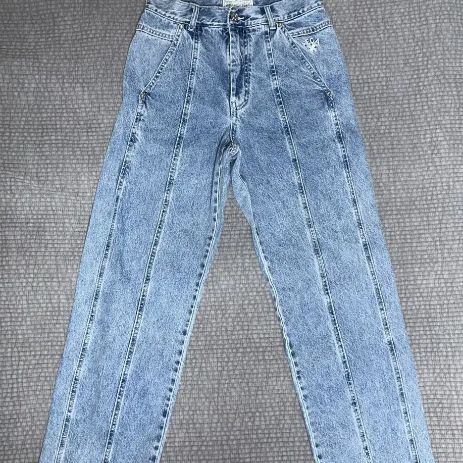 에이카 화이트 STITCHED STRAIGHT JEAN