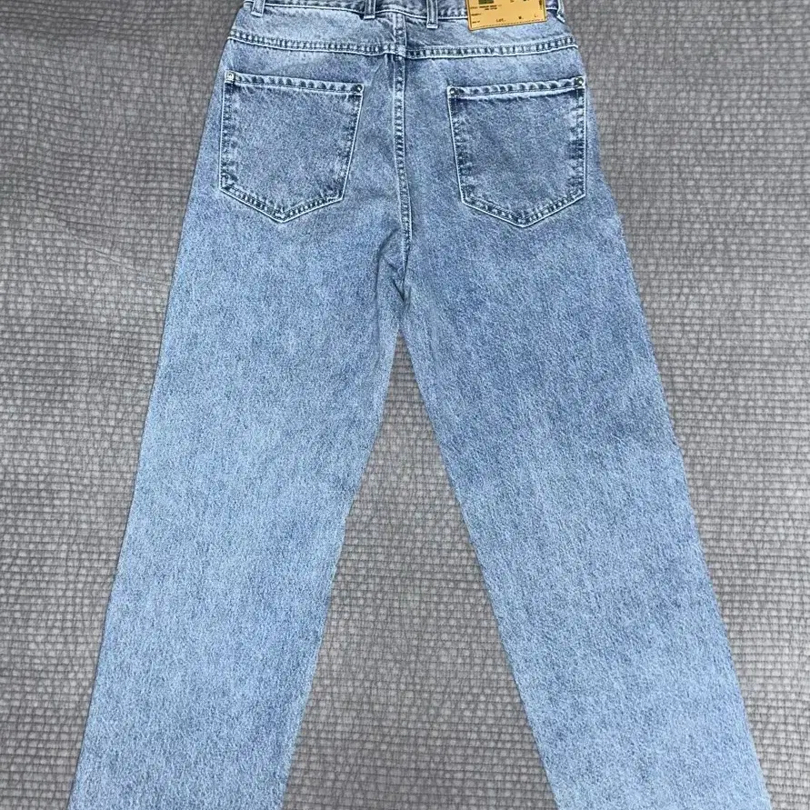 에이카 화이트 STITCHED STRAIGHT JEAN