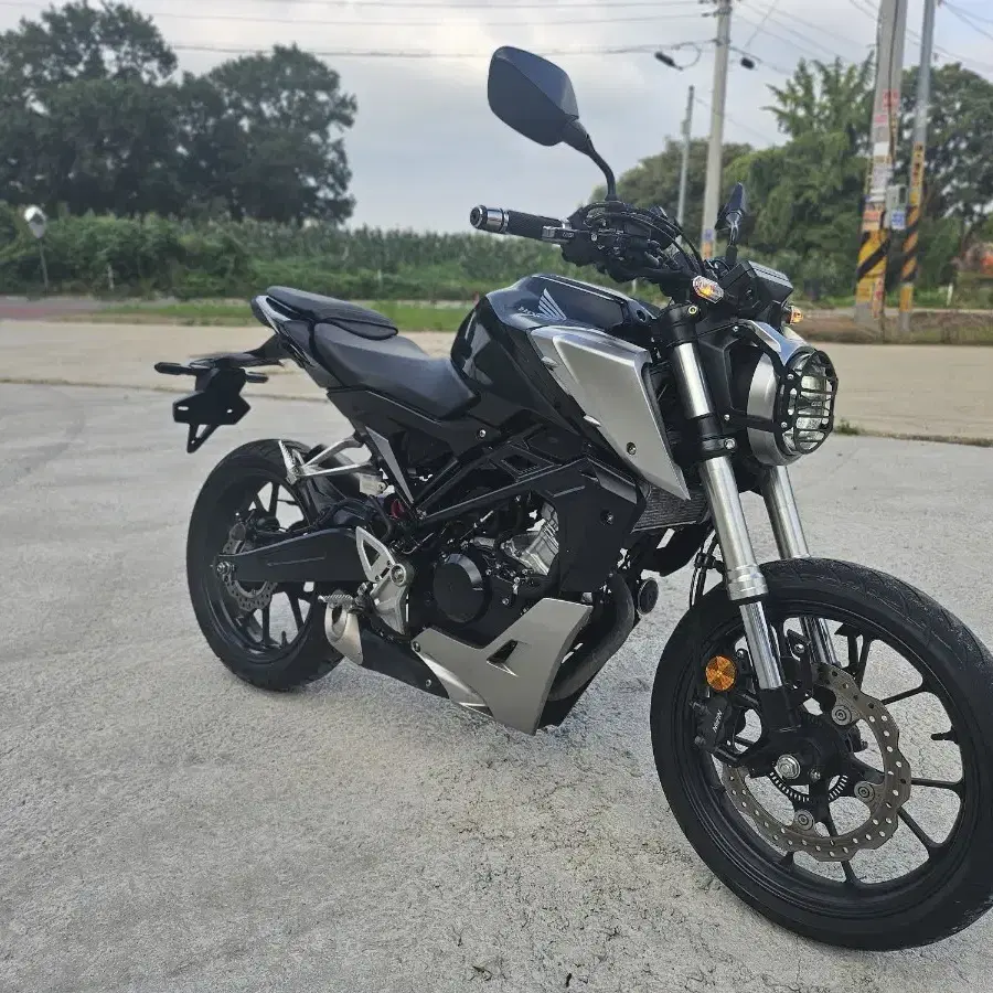 혼다cb125r  20년식 17000키로 310만원  저렴판매합니다