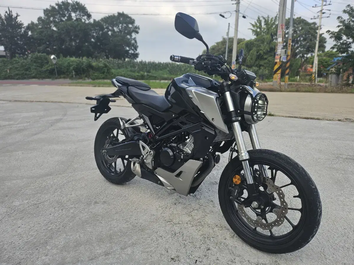 혼다cb125r  20년식 17000키로 310만원  저렴판매합니다