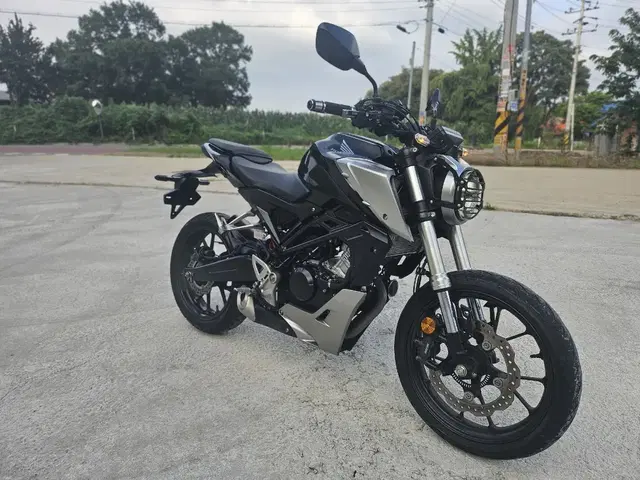 혼다cb125r  20년식 17000키로 310만원  저렴판매합니다