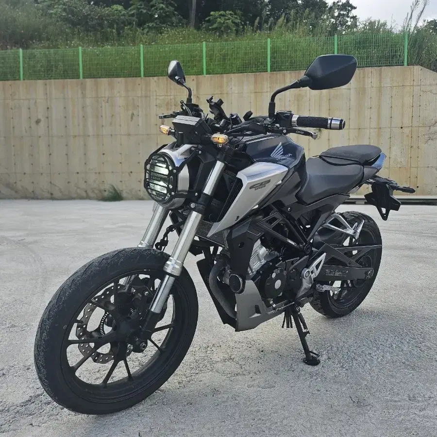 혼다cb125r  20년식 17000키로 310만원  저렴판매합니다