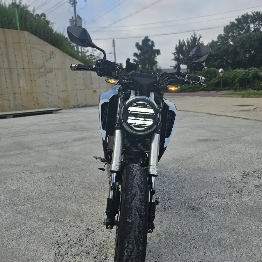 혼다cb125r  20년식 17000키로 310만원  저렴판매합니다