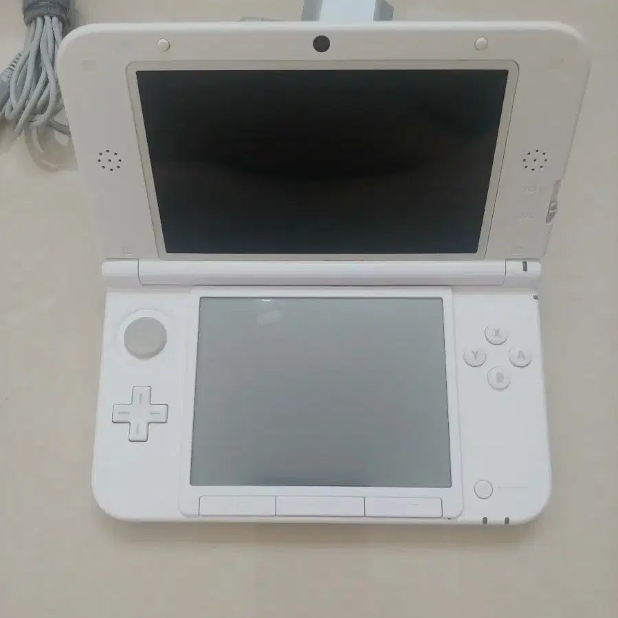 닌텐도 3ds xl 피카츄 에디션 순정. 충전기 포함