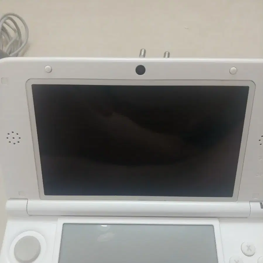 닌텐도 3ds xl 피카츄 에디션 순정. 충전기 포함