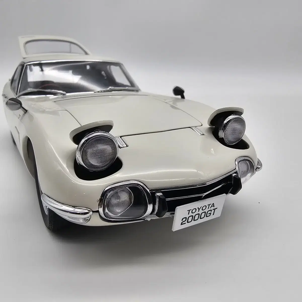 AUTOartTOYOTA2000GT쿠페(1:18) [6745_0252#]