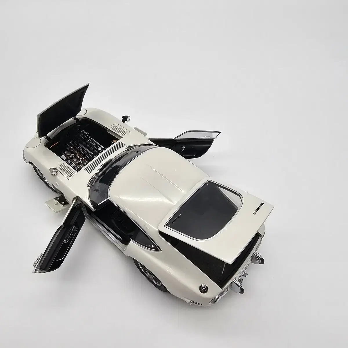 AUTOartTOYOTA2000GT쿠페(1:18) [6745_0252#]