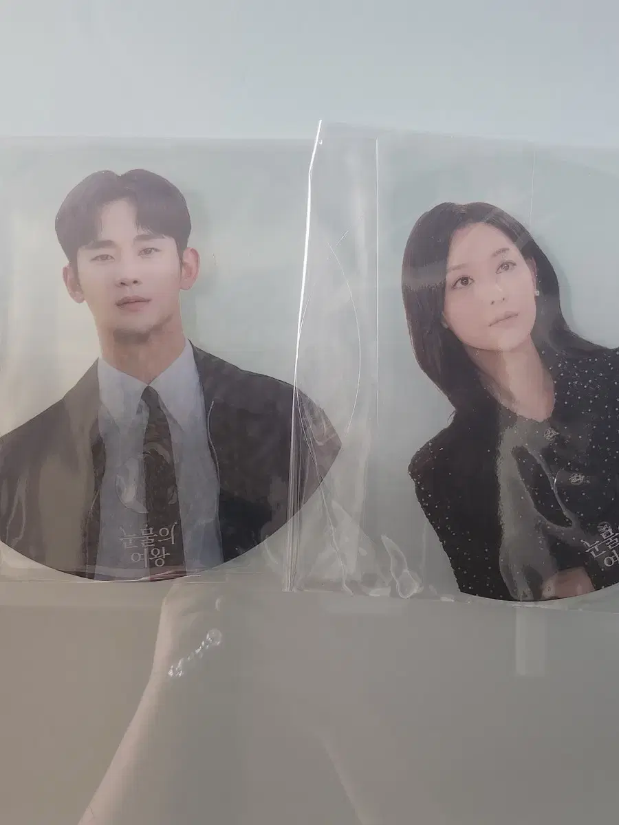 Unsealed Queen of Tears pop up fan