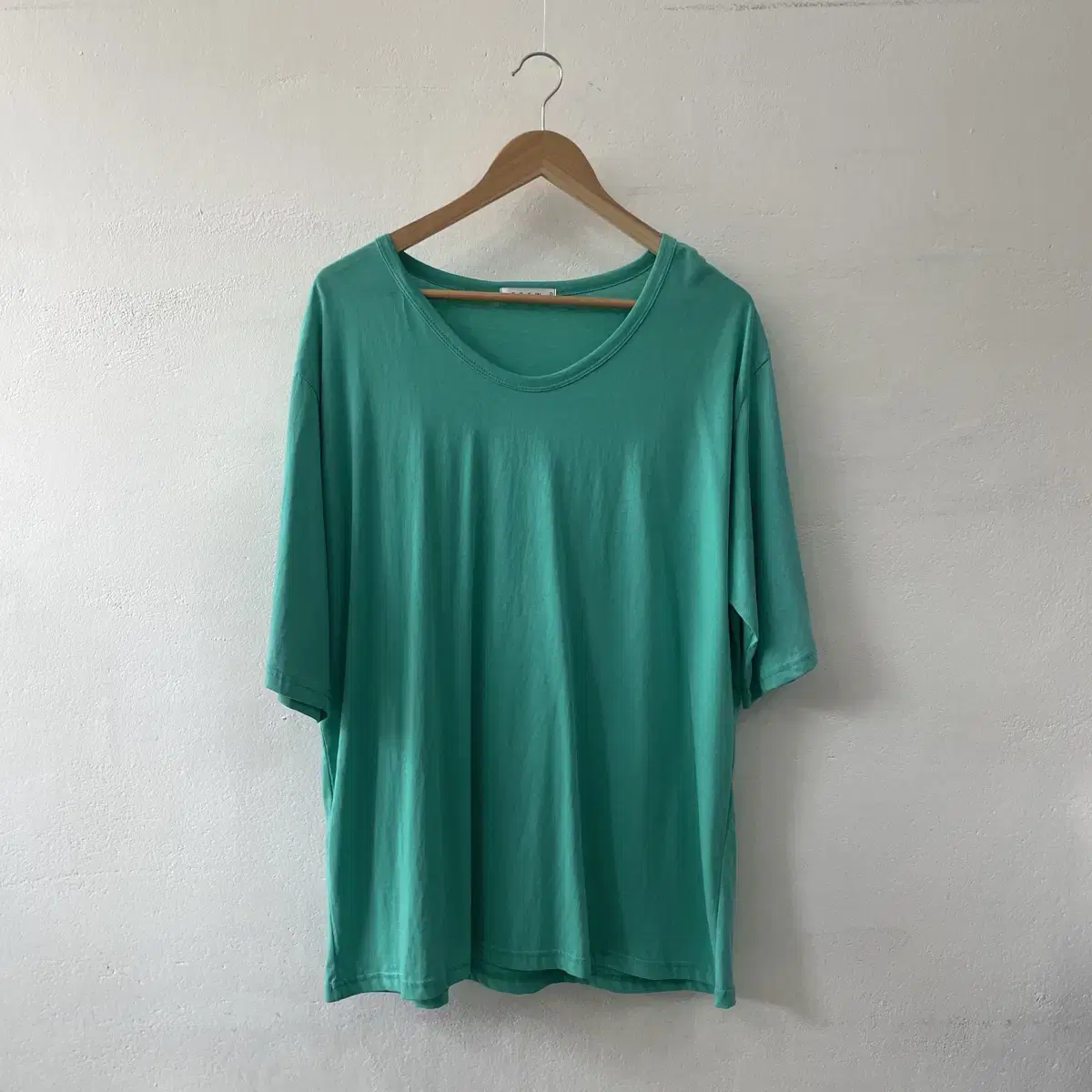 Uniform Price New Arrival V-neck U Neck Loose Fit Boxy Vahn Tee