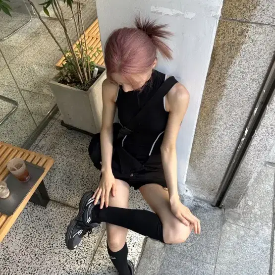 우화 IVES CUT SLEEVELESS 아이브즈 컷 슬리브리스 블랙