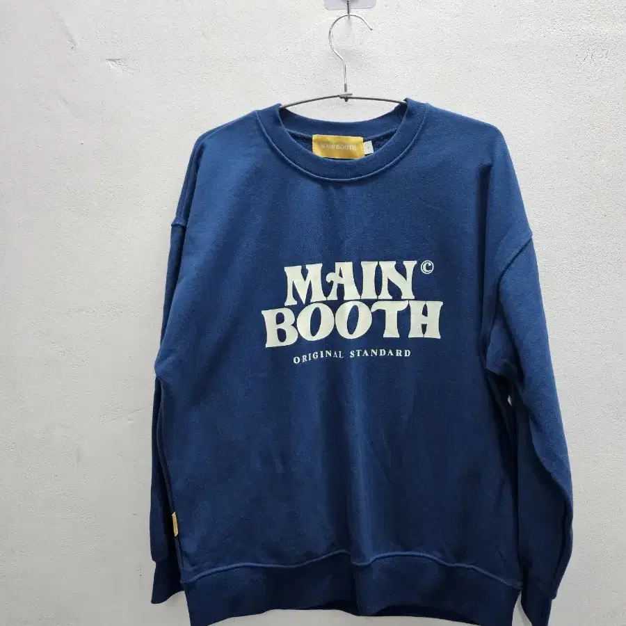 23f/w 메인부스 Main booth 맨투맨