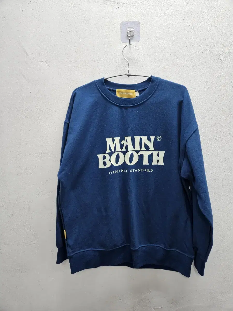 23f/w 메인부스 Main booth 맨투맨