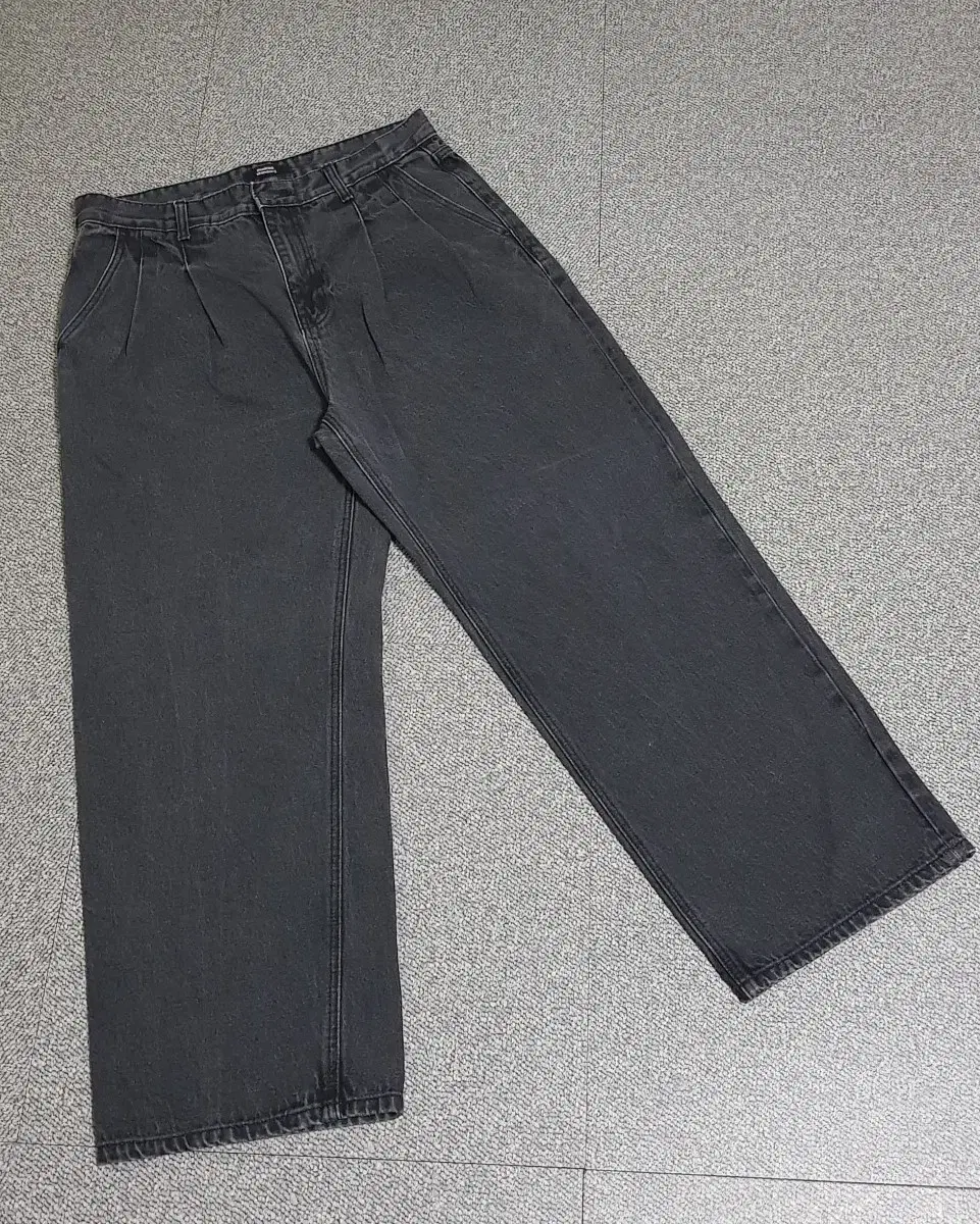 Mens Standard Black Blue Wide Jeans sells