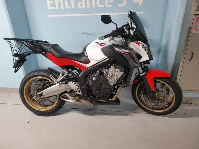 2014년식 cb650f 팔아요.