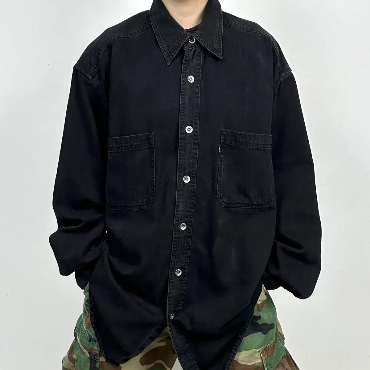 Levis Loose-fit black denim shirt