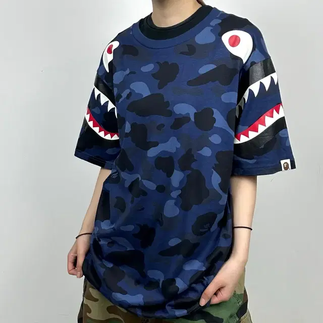 (무료배송) BAPE 베이프 카모 숄더 샤크 반팔티