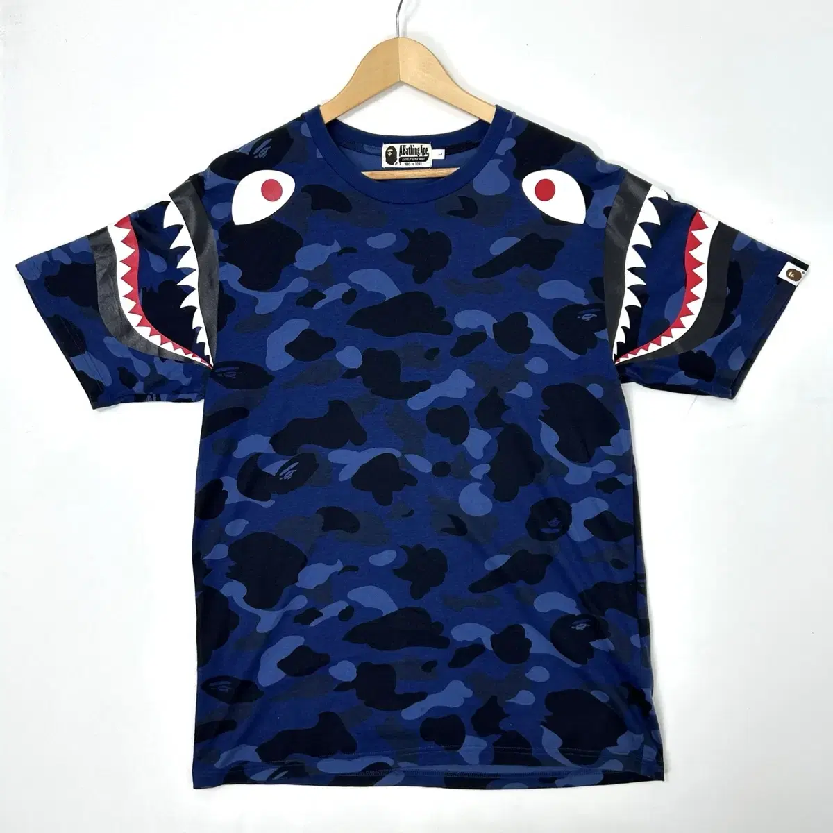 (무료배송) BAPE 베이프 카모 숄더 샤크 반팔티