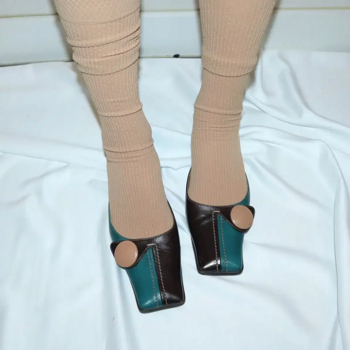 Miumiu 미우미우 90s square toe heel