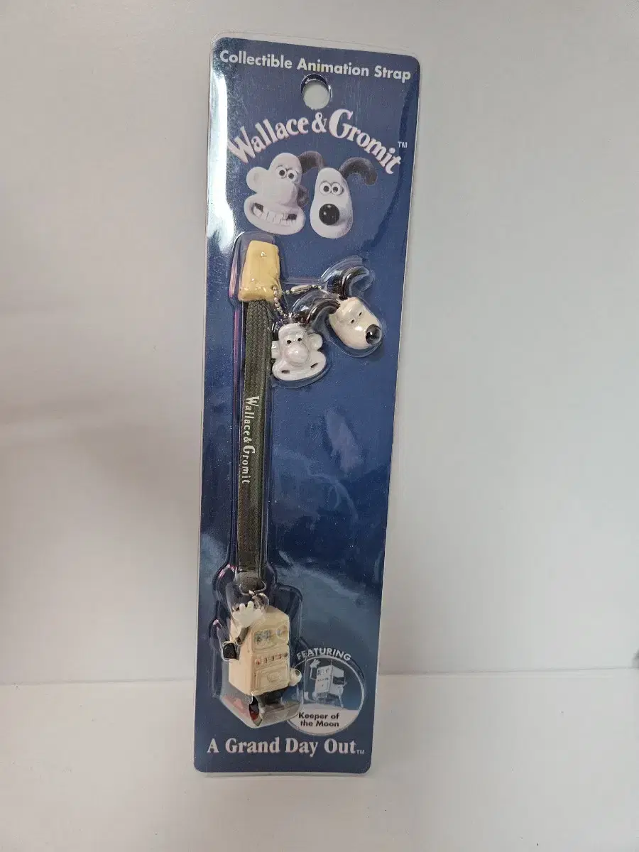 Wallace and Grommet Straps