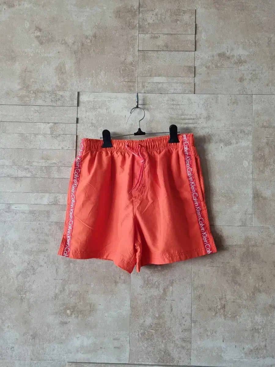 (Calvin Klein) Colorful Short Pants