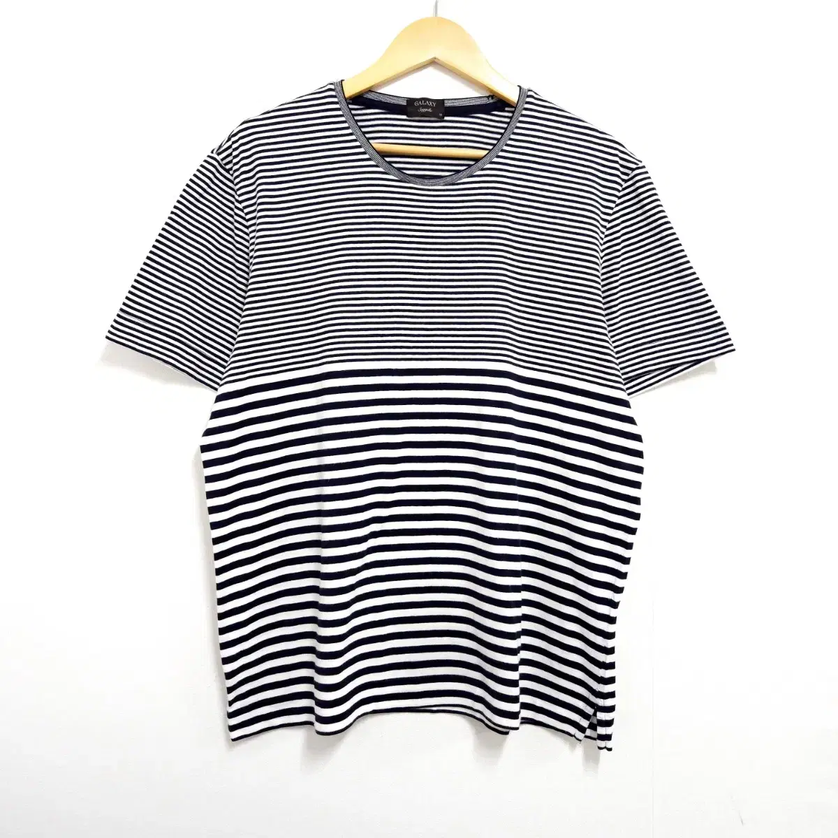 105 Galaxy Stripe Round Vahn Tee