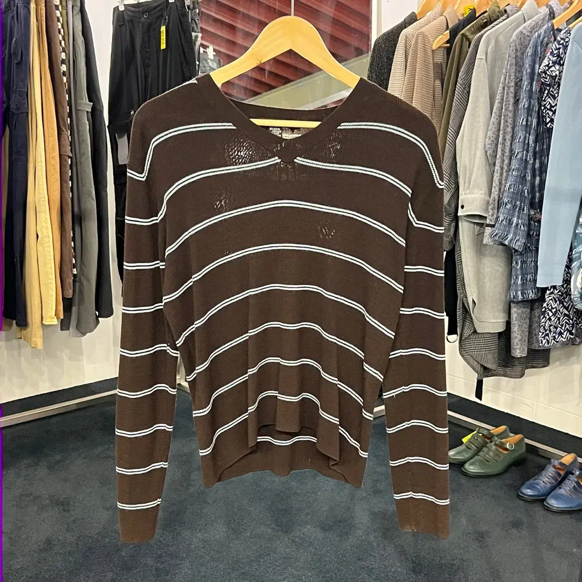 [TACKPO] [S] Club Monaco V-Neck Knit Men's Knit Sweater