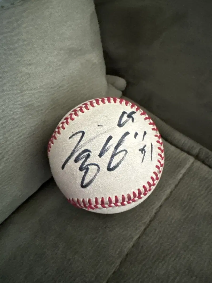 Hong Chang-ki,Park Haemin Signed Ball