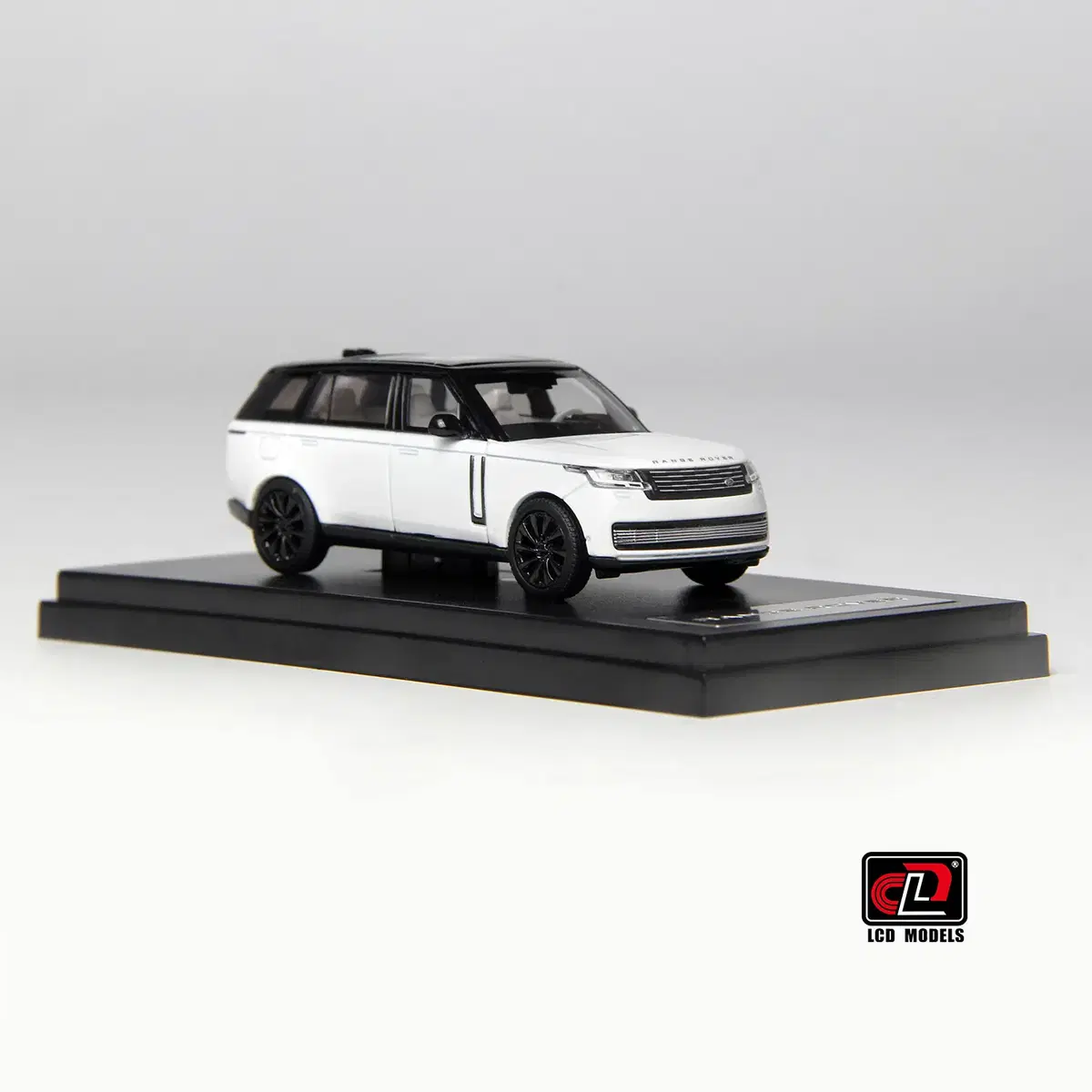 1:64 LCD Land Rover Range Rover SV