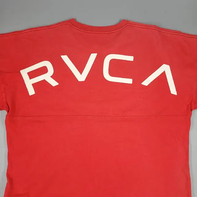 루카 RVCA 피그먼트 레드 블랙 화이트 로고패치 절개 백프린팅 오버핏