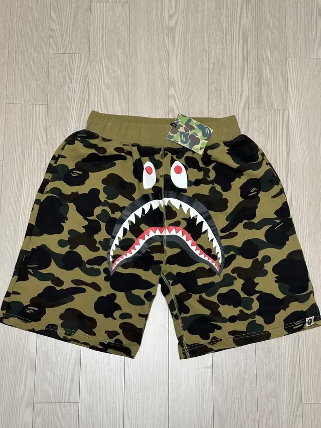 [새상품] 베이프 BAPE 카모 샤크 쇼츠 반바지