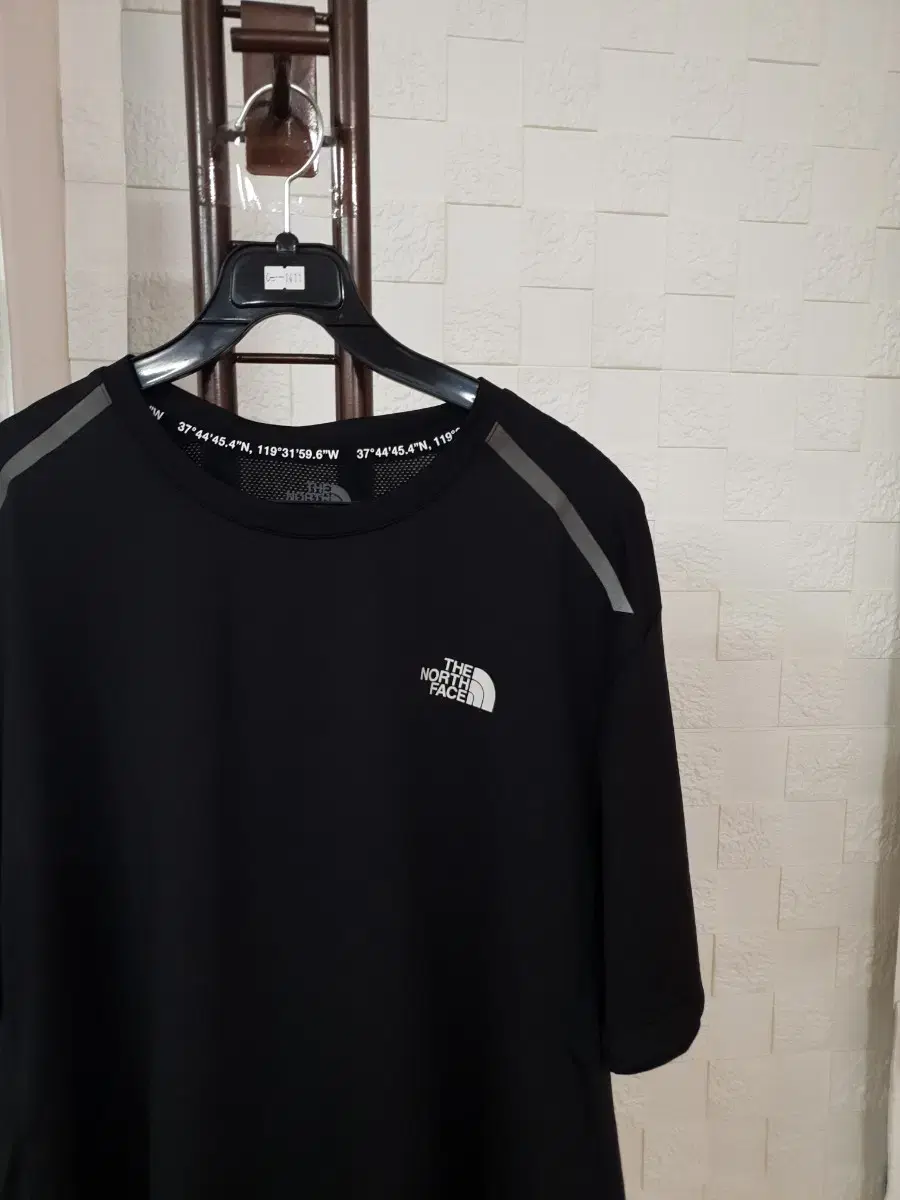 The North Face Short Sleeve Round Tee 105